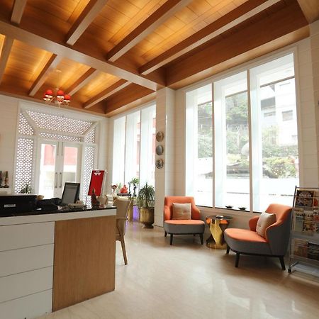 Milestone Inn & Spa Масурі Екстер'єр фото