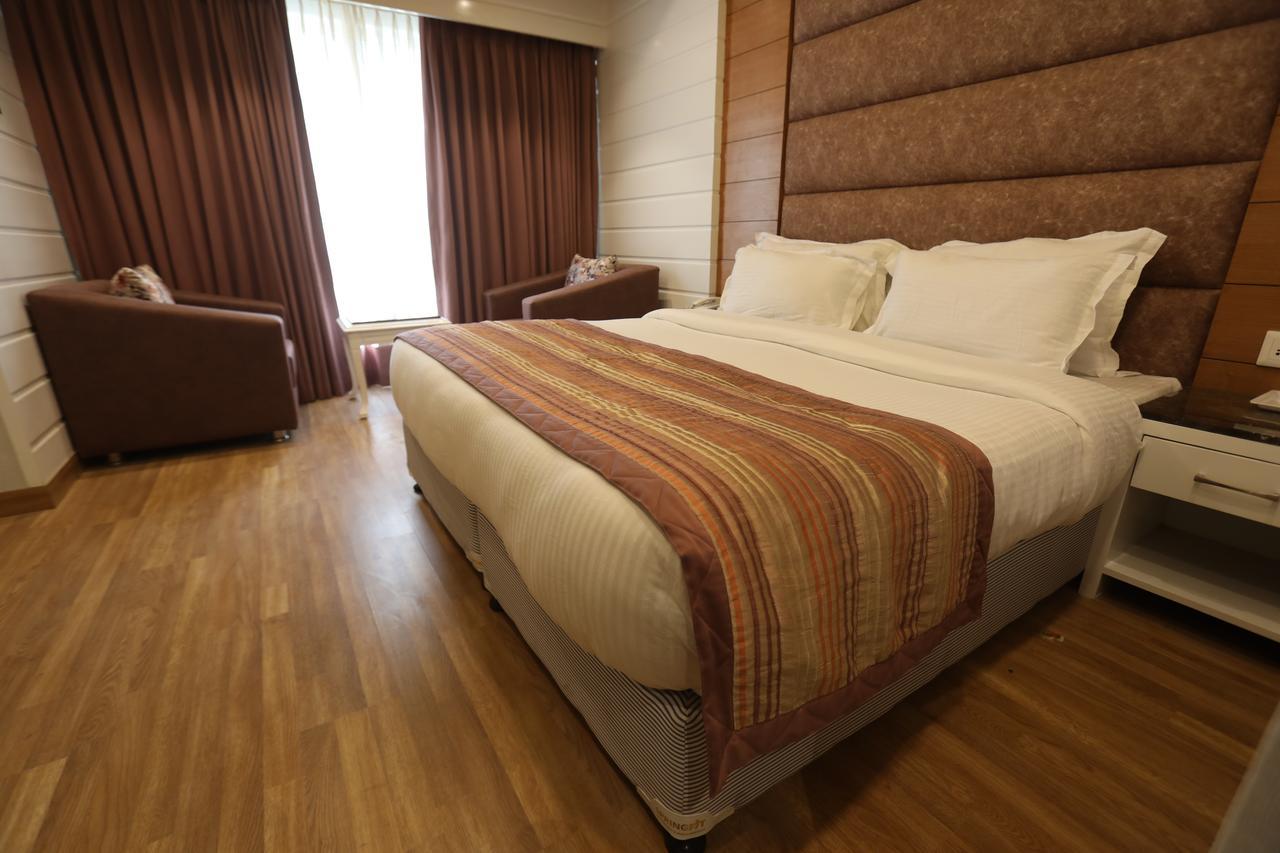 Milestone Inn & Spa Масурі Екстер'єр фото