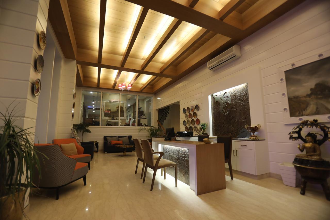 Milestone Inn & Spa Масурі Екстер'єр фото